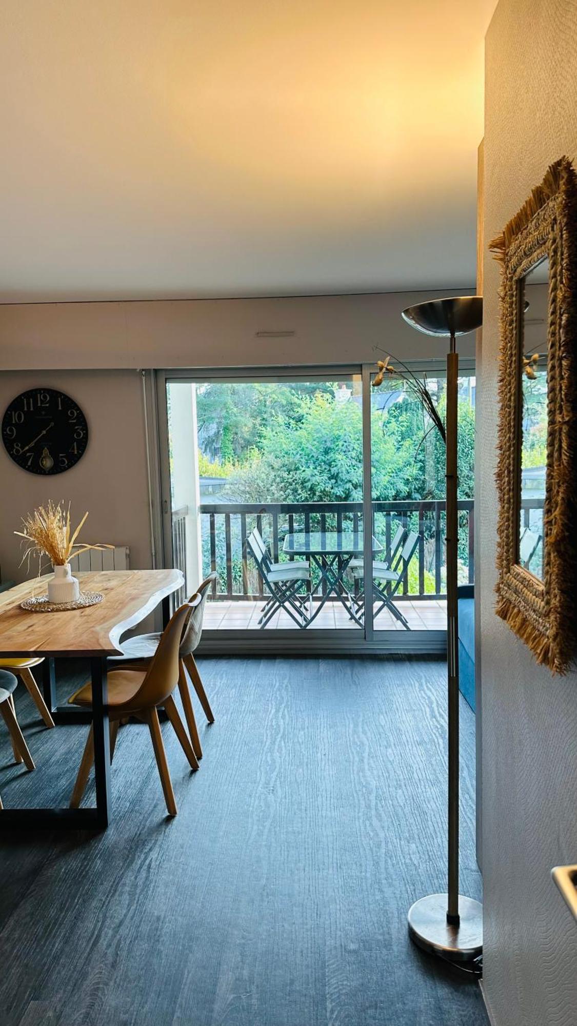 Joli A 100m De La Appartement *